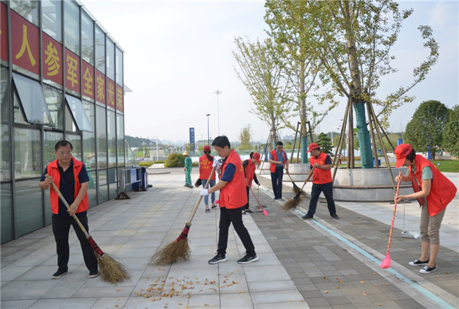 城投集團(tuán)開展“創(chuàng)衛(wèi)迎暗訪、全城大掃除”主題志愿活動(dòng)