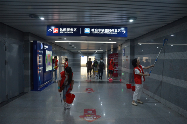 城投集團(tuán)開展“創(chuàng)衛(wèi)迎暗訪、全城大掃除”主題志愿活動(dòng)