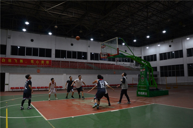 紀念“五四”運動100周年——城投集團、昌南新區(qū)開展籃球友誼賽