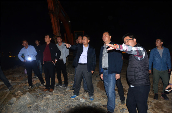 搶抓晴好天氣，24小時不間斷作業(yè)