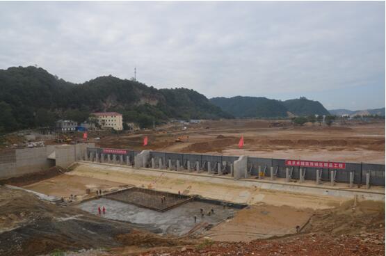 頭頂烈日戰(zhàn)驕陽 打造生態(tài)新地標 ——昌南湖工程掠影