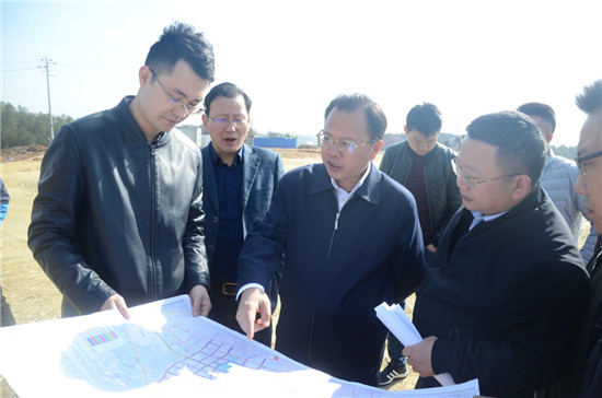 關(guān)注路網(wǎng)建設(shè) 推進(jìn)項(xiàng)目進(jìn)度——常務(wù)副市長黃金龍施工現(xiàn)場(chǎng)調(diào)研
