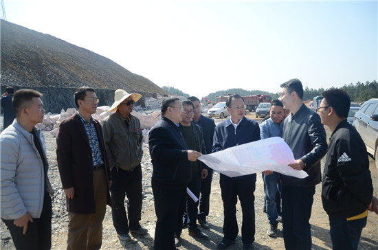 關(guān)注路網(wǎng)建設(shè) 推進(jìn)項(xiàng)目進(jìn)度——常務(wù)副市長黃金龍施工現(xiàn)場(chǎng)調(diào)研
