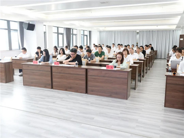 城投集團(tuán)舉辦“展現(xiàn)青年風(fēng)采，奉獻(xiàn)青春力量”主題演講比賽