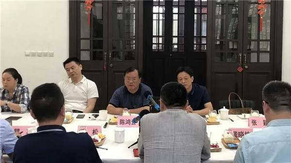 陳鴻云帶隊赴上?？疾旖涣? onmousewheel=