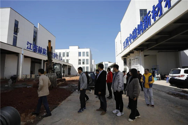 記者節(jié)：媒體聚焦昌南新區(qū)、城投集團重點項目建設工地