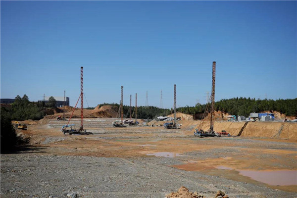 記者節(jié)：媒體聚焦昌南新區(qū)、城投集團重點項目建設工地