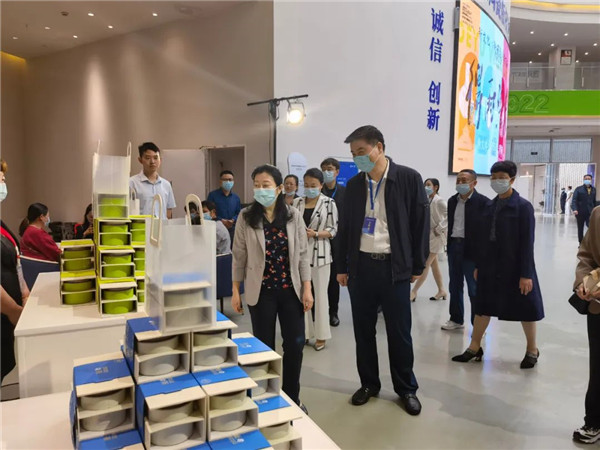 新理念、新時(shí)尚、新方式、新感受——德宇集團(tuán)舉行2022得雨活茶新品發(fā)布推廣會(huì)