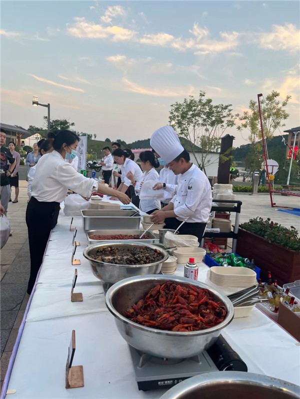 興商貿(mào) 促消費(fèi) 惠民生！景德鎮(zhèn)這里的夜市很火爆！