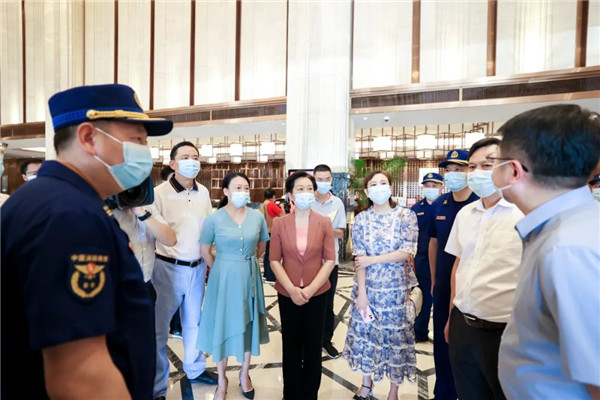 胡雪梅調(diào)研國慶期間不停工重點(diǎn)項(xiàng)目、商貿(mào)旅游消費(fèi)工作