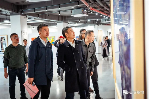 “第五屆粵港澳大灣區(qū)學(xué)校美術(shù)作品展暨第七屆廣東省高校美術(shù)作品學(xué)院獎(jiǎng)雙年展”分展在景德鎮(zhèn)廣美創(chuàng)研中心開幕