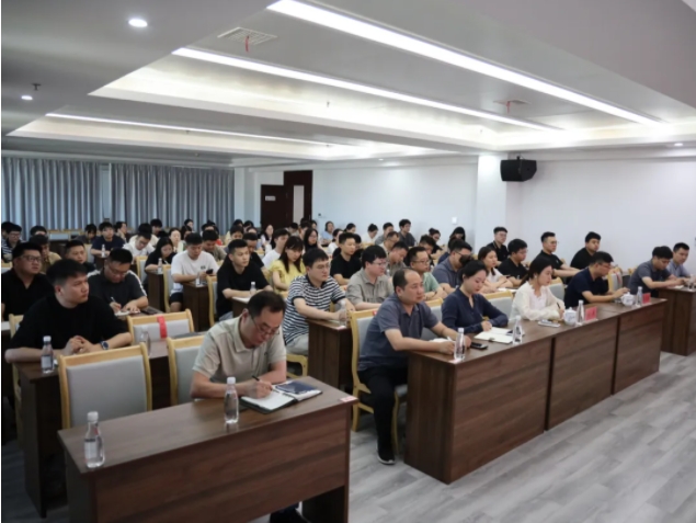 城投集團(tuán)舉辦年輕干部及關(guān)鍵崗位人員廉潔專題培訓(xùn)班